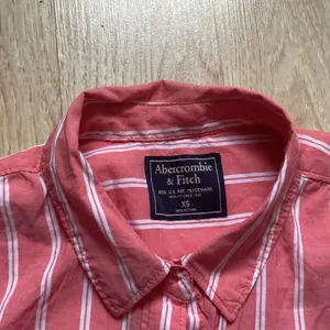 Abercrombie & Fitch Women’s Pink White Short Sleeve Button-Down Shirt Size XS thumbnail 5
