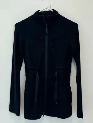 Lululemon womwens jacket size 4 thumbnail 1