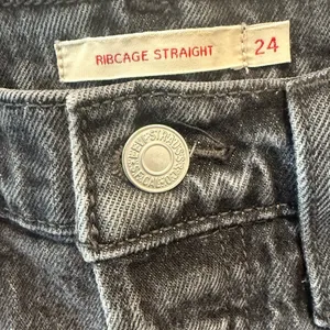 LEVI’S Ribcage Straight Jeans in Washed Black‎ size 24 thumbnail 6