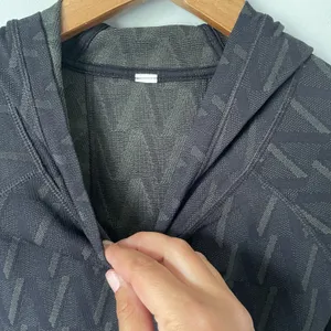 Lululemon Rest Less Hoodie Seamless Athleisure Lightweight Black Size Small thumbnail 9