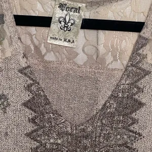 Vocal Apparel Mystic Shimmer Lace Tank‎ in Beige Size Large Lightweight V Neck thumbnail 3