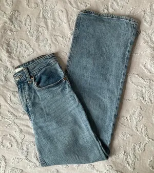 H&M high waist wide leg jean thumbnail 1