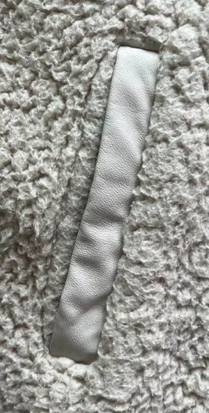 Abercrombie & Fitch Women's Cream and White Sweatshirt thumbnail 1