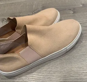 Steve Madden Perforated Mauve Slip On Shoes Sneakers Size 8.5 thumbnail 1