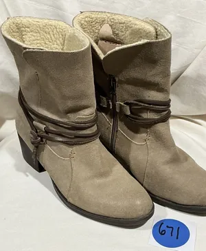 Woman’s Sporto. Lori Tan Suede Leather Size 9.5 Ankle Bootie #671 thumbnail 1