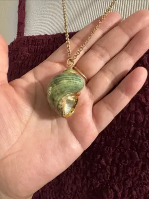 Vintage Gold Chain Necklace with Green Shell Pendant thumbnail 5