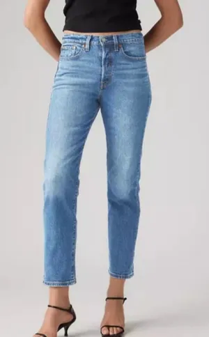 Levi’s Medium Wash Wedgie Straight Crop Jeans Sz 32 thumbnail 1