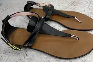 Ted Baker London black t-strap rubber jelly leather sandals sz 6.5 (37) thumbnail 1