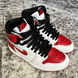 Nike Air Jordan 1 Retro High Heritage thumbnail 1