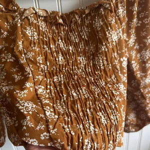 Brown and White Puff Sleeve Crop Blouse with Tie Front thumbnail 3