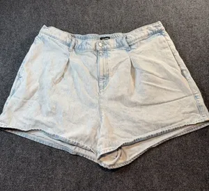 Express Light Wash High Rise Pleated Denim Shorts Size XL 3.5 Inch Inseam thumbnail 1