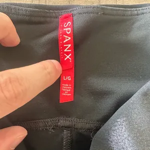 Spanx Faux Leather Moto Leggings Very Black Size Large 20136R‎ thumbnail 7
