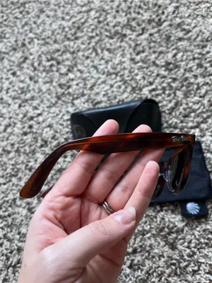 Ray-Ban Wayfarer Tortoise Sunglasses thumbnail 9