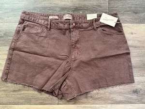 Universal Threads Women's Vintage Midi Shorts Sandpiper, Size 22W thumbnail 1