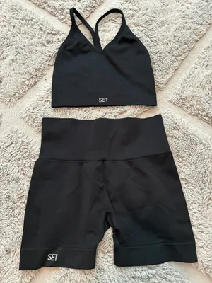 Set Active Black Set Size Small  thumbnail 1