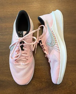 Nike Downshifter 11 Pink Foam/Silver Sneakers Girl's 6Y Women’s 7.5 Shoes New thumbnail 1