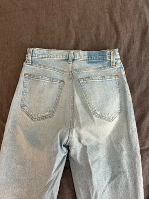 Abercrombie Light Wash 90s Ultra High-Rise Jeans thumbnail 4