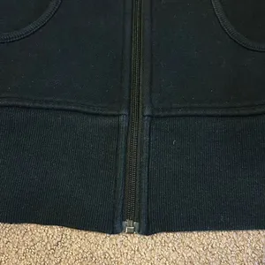 Lululemon Women’s Black Heavyweight Scuba Zip-Up Sweatshirt - Size 6 thumbnail 4