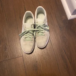 💜 Adidas Gazelle Sneakers Tennis Shoes in Seafoam Mint Green thumbnail 2