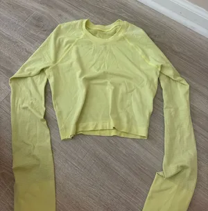 Lululemon cropped long sleeve  thumbnail 1
