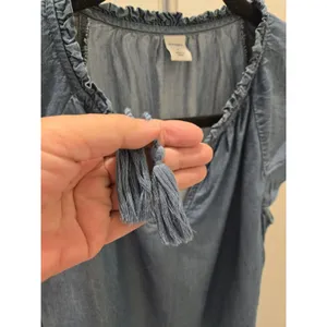 ​Old Navy Small Chambray Flutter Sleeve Tassel Tie Peasant Denim Top Women's thumbnail 4