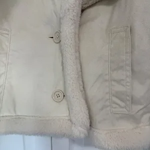 Hollister Sherpa Lined Faux Suede Cream Crop Jacket thumbnail 4