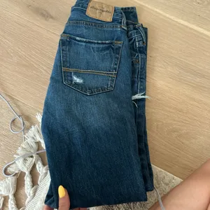 Blue Abercrombie Jeans thumbnail 9