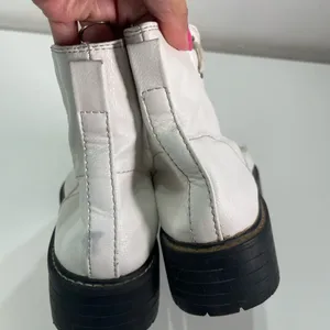 Forever 21 White Combat Boots Women 8 Lace-Up Zip Chunky Sole Punk Moto Biker thumbnail 6