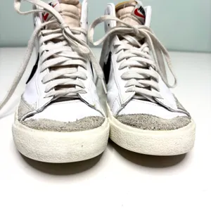 Nike Women’s Blazer amid 77 High Top White Leather Sneaker 10.5 thumbnail 6