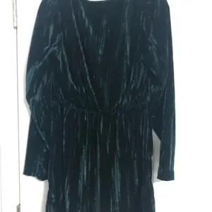 Crushed velvet green holiday dress criss cross detail H&M women’s size 10. thumbnail 9