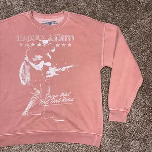 Brooks & Dunn crewneck sweatshirt 'Down that Red Dirt Road'. thumbnail 7