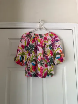 Crown & Ivy Pink Tropical Cropped Balloon Top thumbnail 4