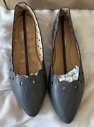NEW Chic Dark Gray Scalloped Flats Size 5.5 thumbnail 1