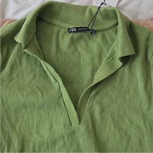 NWT Zara Green Ribbed Crop Top long sleeve collar medium thumbnail 4