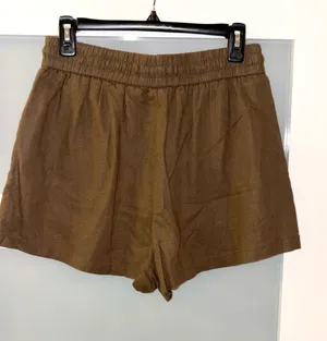 Zara cotton shorts, their comfortable design, characterized by a high elasticated and gathered waistband with an adjustable drawstring thumbnail 3