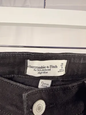 Abercrombie & Fitch Curve Love The 90's Straight Ultra High Rise Jeans‎ in Black thumbnail 2