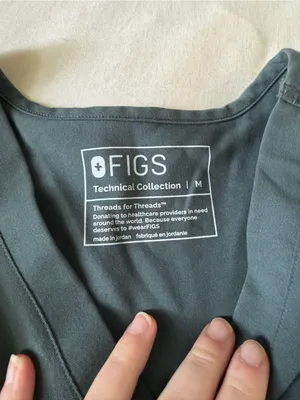 FIGS Women’s V-Neck Scrub Top thumbnail 4