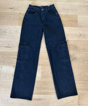 PrettyLittleThing - Denim Cargo Jeans Tall in Black thumbnail 1