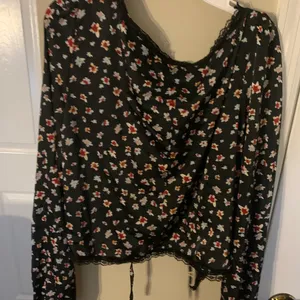 Floral‎ Black Blouse nwot size xl thumbnail 3