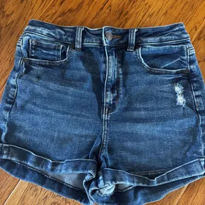American Eagle Highest Rise Mom Jean Shorts Women’s 4 Medium Dark Wash Denim thumbnail 1