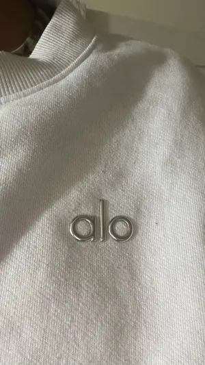 Alo Yoga crewneck thumbnail 3