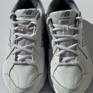 New Balance 608 V5 White Gray Walking Training Shoes Women’s Size 6.5 thumbnail 4