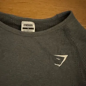 Gymshark vital seamless 2.0 long sleeve crop top gray medium thumbnail 2
