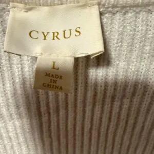 Cyrus Cream Women's Cardigan Sweater thumbnail 5