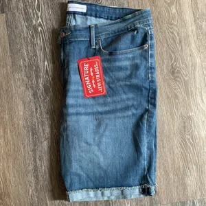 Levi's Medium Wash Bermuda Shorts Size 20 thumbnail 2