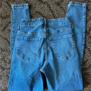 Old Navy high-rise Rockstar super skinny jeans thumbnail 4