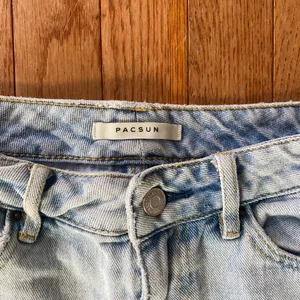 light wash blue Pacsun jeans thumbnail 4