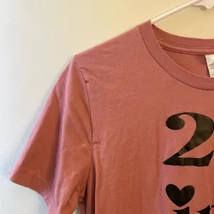 21 in 21 T-Shirt Women's Medium Peach Pink Top Graphic Tee Birthday‎ Celebrate thumbnail 4