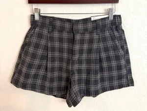 NWT American Eagle Womens Shorts Gray Palid High Rise Pleated Stretch 2 thumbnail 1