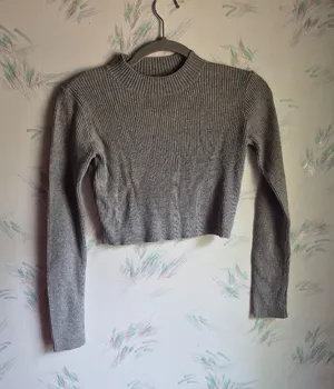 Brandy Melville Gray cropped Sweater thumbnail 1